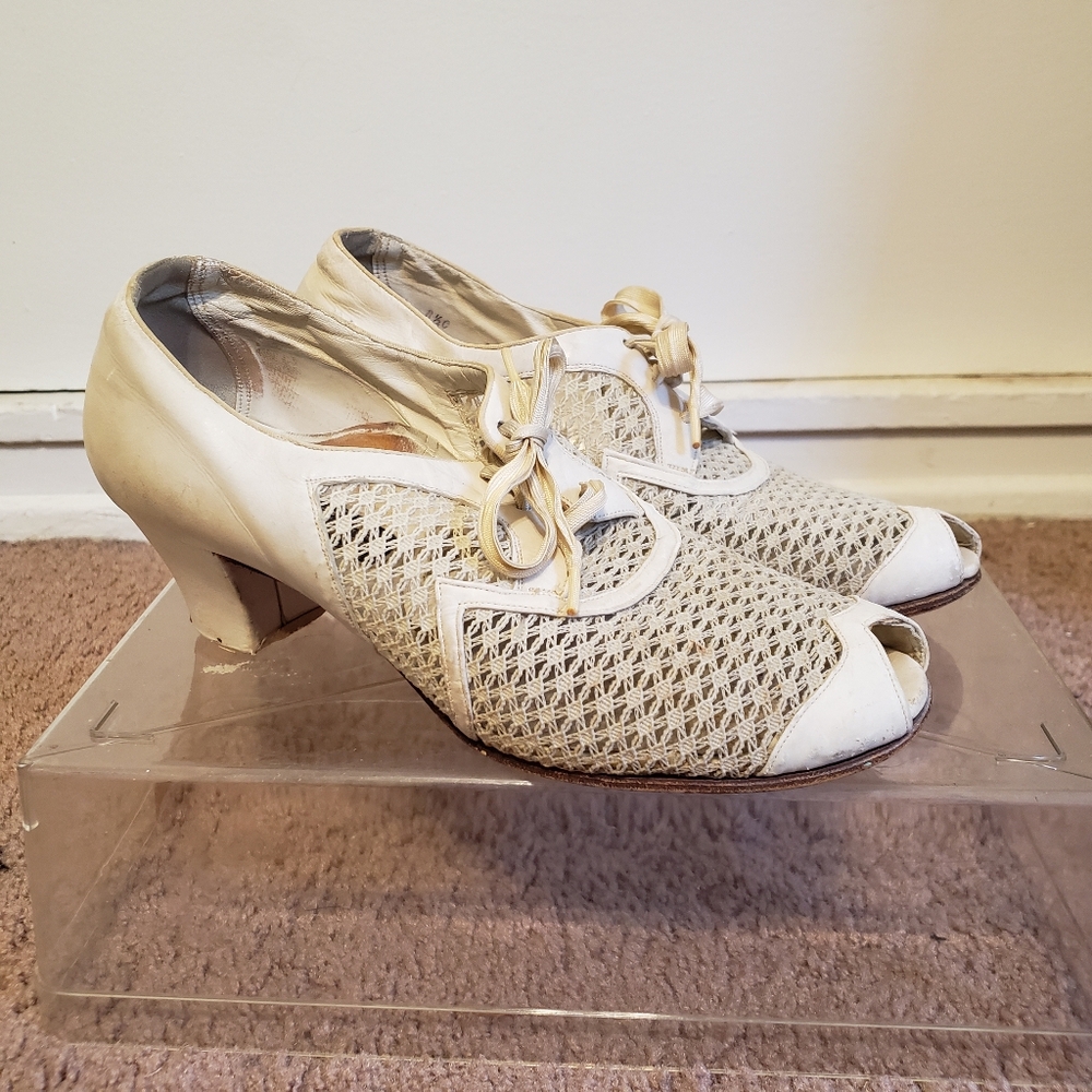 Vintage 1930s-1940s White Leather Lace Peep Toe Heels 8.5